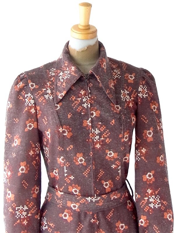 ヨーロッパ古着 フランス買い付け 60年代生 グレージュ X オレンジ 花柄 共布ベルト付き ワンピース 22FC409