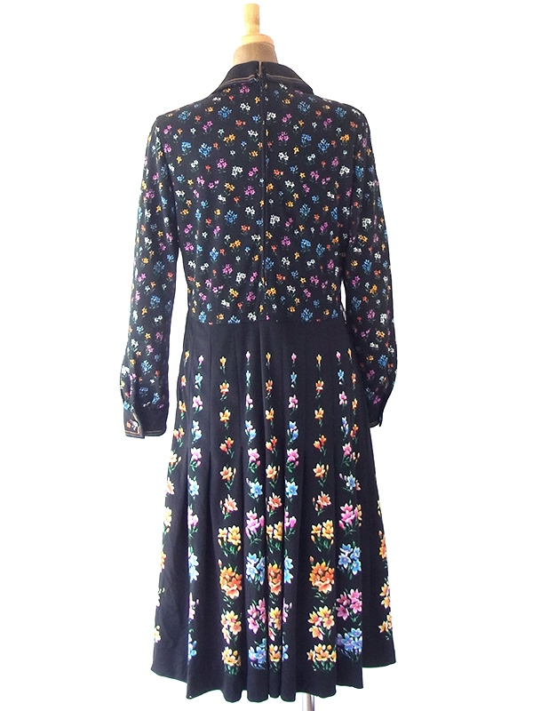 ヨーロッパ古着 ロンドン買い付け 60年代製 ブラック X カラフル 花柄 プリーツ ワンピース 22OM011