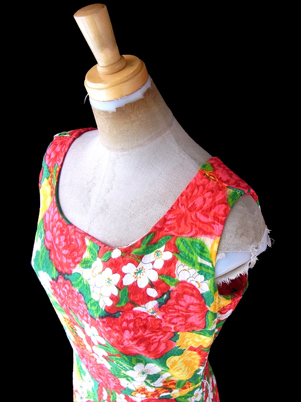 ヨーロッパ古着 ロンドン買い付け 70年代製 カラフル 花柄 凹凸で模様の浮かぶ生地 グリーン ライニング ワンピース 22OM105