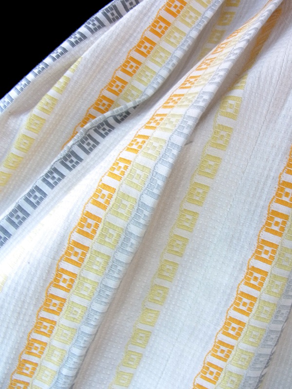 ヨーロッパ古着 ロンドン買付け 70年代製 オフホワイト X シルバー・イエロー プリーツ ワンピース 23BS003