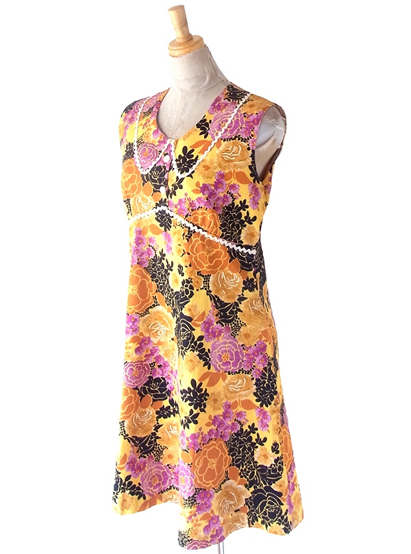 ヨーロッパ古着 フランス買い付け 70年代製 ゴールド X 絵画風花柄 ホワイト山道テープ ワンピース 23FC116