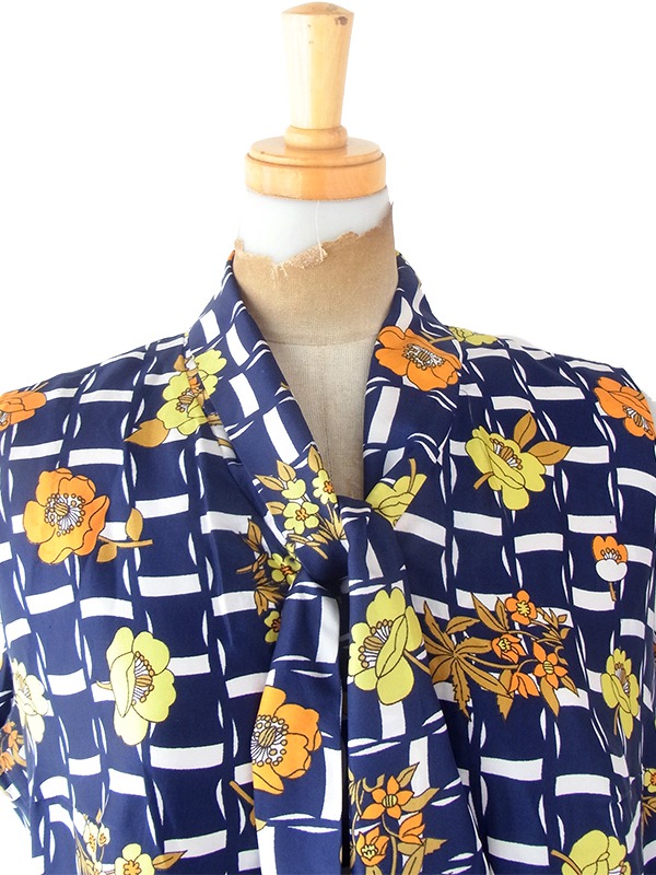 ヨーロッパ古着 フランス買い付け 70年代製 ネイビー X カラフル花柄 ボウタイ ヴィンテージ ワンピース 24FC008