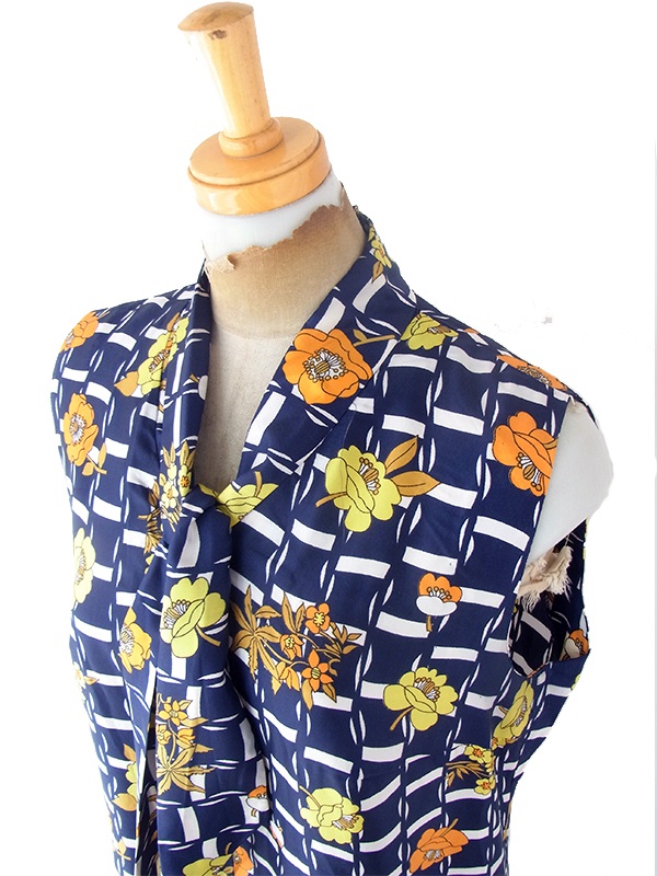 ヨーロッパ古着 フランス買い付け 70年代製 ネイビー X カラフル花柄 ボウタイ ヴィンテージ ワンピース 24FC008