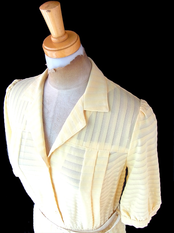 ヨーロッパ古着 ロンドン買い付け 70年代製 ペールイエロー X ボーダー ベルト付き ヴィンテージ ワンピース 24OM019