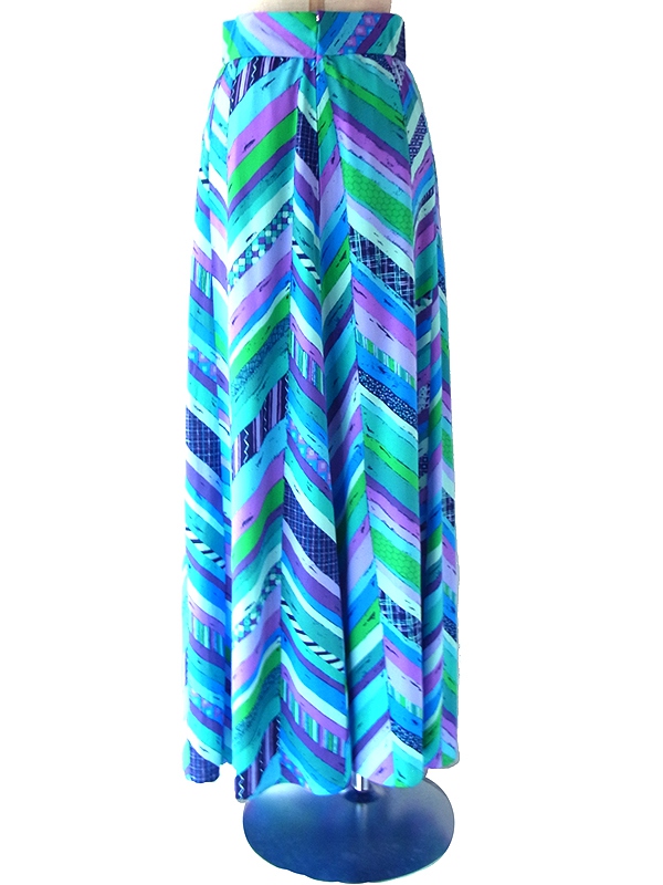 70年代製 ターコイズブルー X カラフルパターン トップス・スカート セットアップ 24WB055