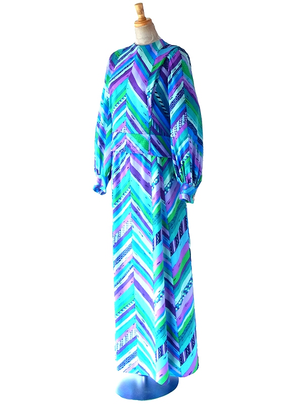 70年代製 ターコイズブルー X カラフルパターン トップス・スカート セットアップ 24WB055