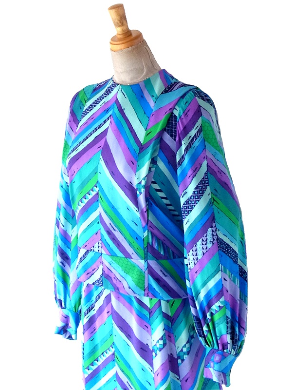 70年代製 ターコイズブルー X カラフルパターン トップス・スカート セットアップ 24WB055