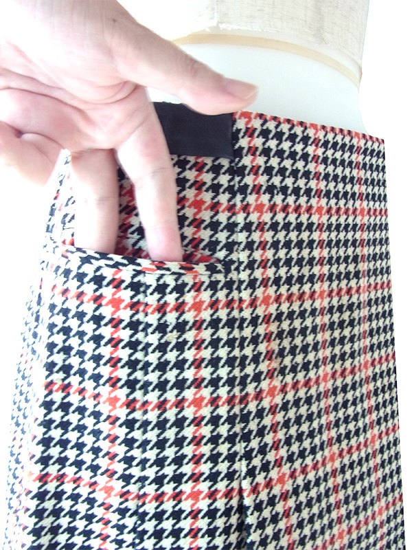 60年代製 ベージュ X ブラック・レッド 千鳥格子 コインポケット付き ウール プリーツ スカート 24WB072