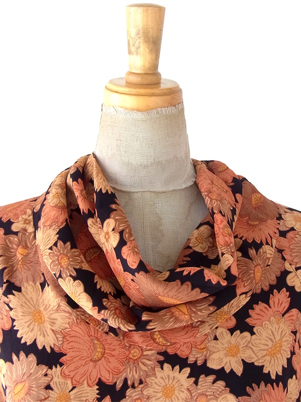 送料無料】フランス買い付け 70年代製 オレンジ X ブラック 花柄