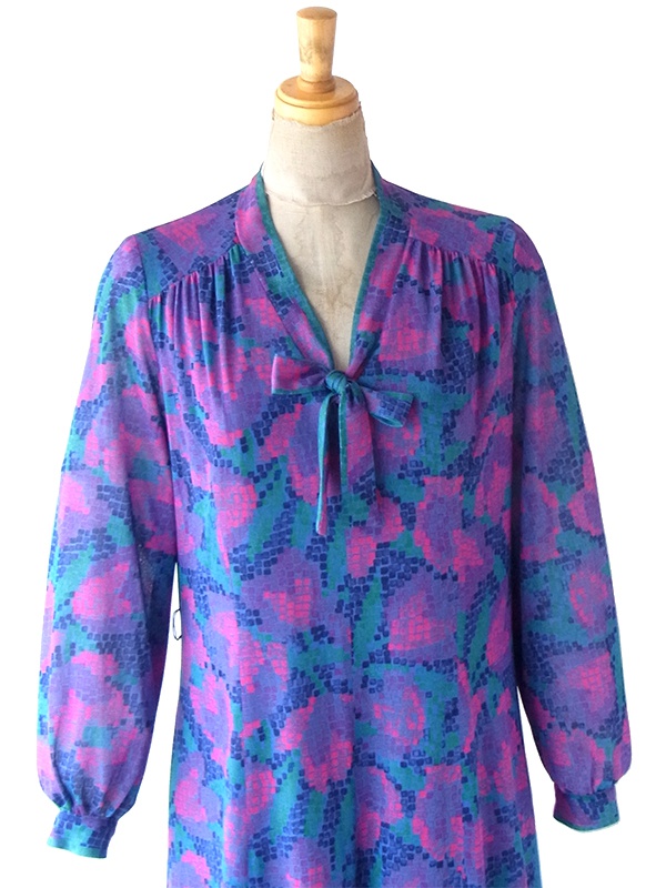 ヨーロッパ古着 70年代フランス製 スレート X ピンク・ブルー レトロ柄 ボウタイ ワンピース 25FC110