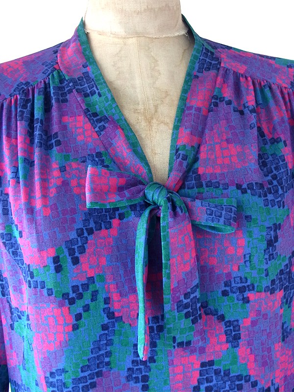 ヨーロッパ古着 70年代フランス製 スレート X ピンク・ブルー レトロ柄 ボウタイ ワンピース 25FC110