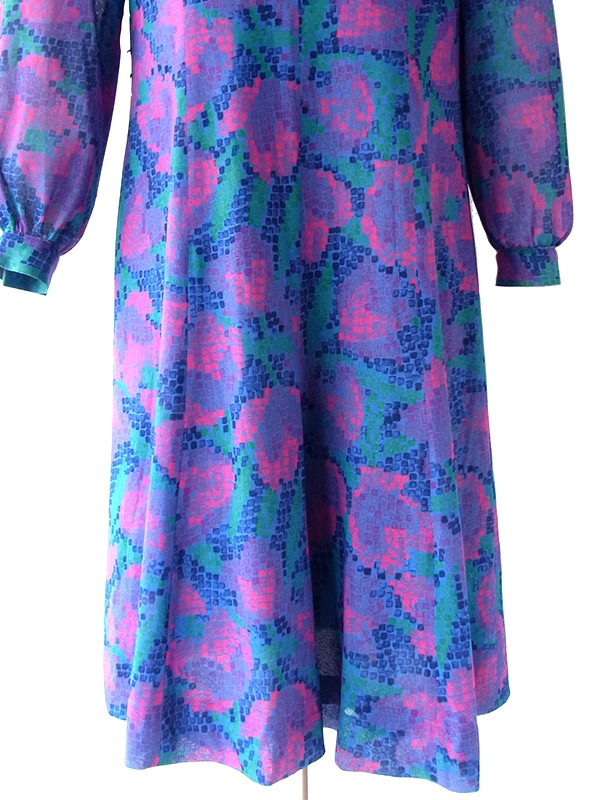 ヨーロッパ古着 70年代フランス製 スレート X ピンク・ブルー レトロ柄 ボウタイ ワンピース 25FC110