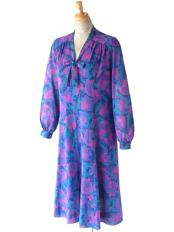 ヨーロッパ古着 70年代フランス製 スレート X ピンク・ブルー レトロ柄 ボウタイ ワンピース 25FC110