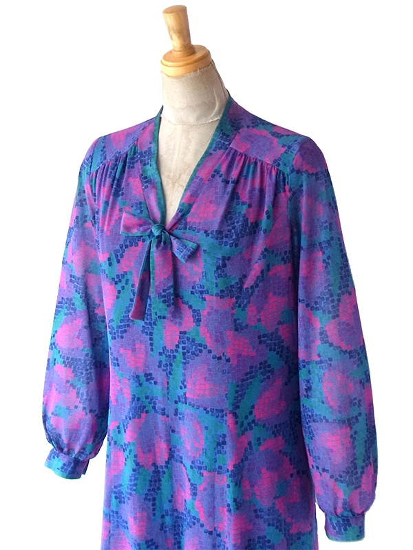 ヨーロッパ古着 70年代フランス製 スレート X ピンク・ブルー レトロ柄 ボウタイ ワンピース 25FC110