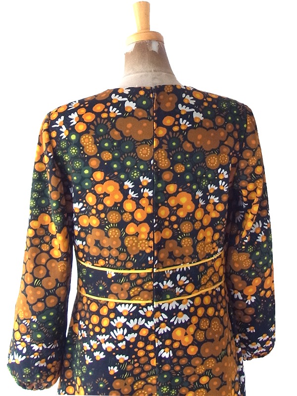 ヨーロッパ古着 フランス買い付け 70年代製 ブラック X カラフル レトロ柄 ヴィンテージ ワンピース 25FC118