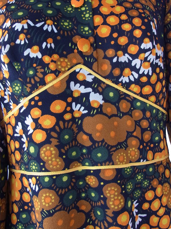 ヨーロッパ古着 フランス買い付け 70年代製 ブラック X カラフル レトロ柄 ヴィンテージ ワンピース 25FC122