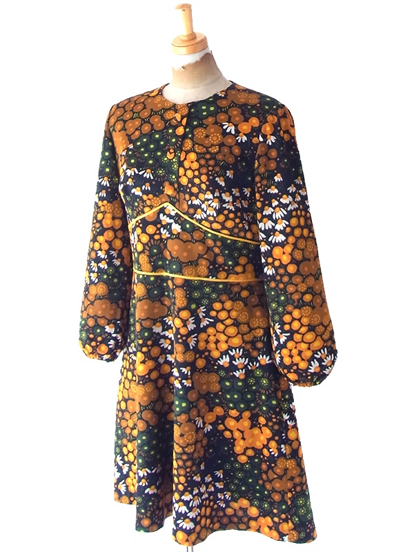 ヨーロッパ古着 フランス買い付け 70年代製 ブラック X カラフル レトロ柄 ヴィンテージ ワンピース 25FC119