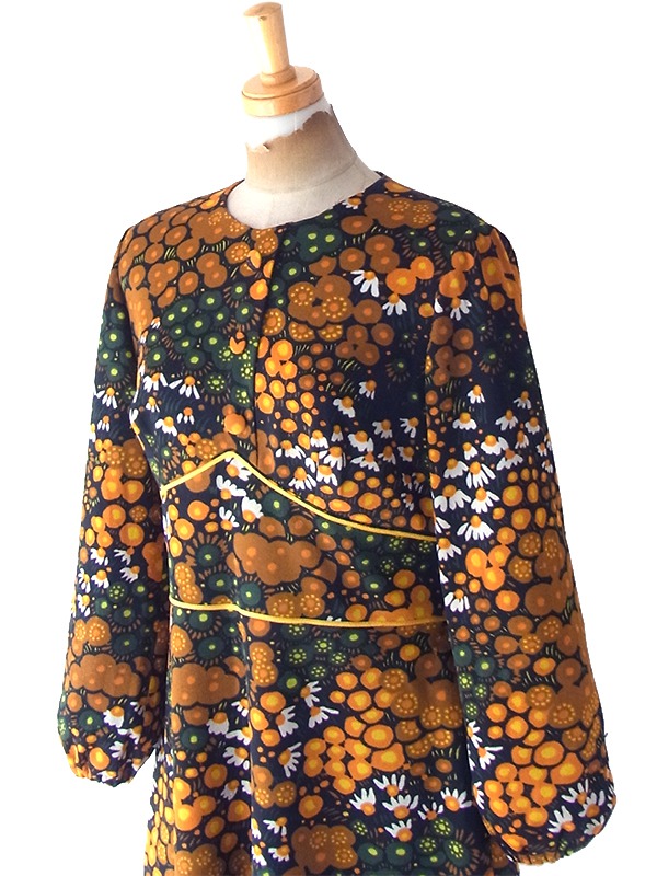 ヨーロッパ古着 フランス買い付け 70年代製 ブラック X カラフル レトロ柄 ヴィンテージ ワンピース 25FC120