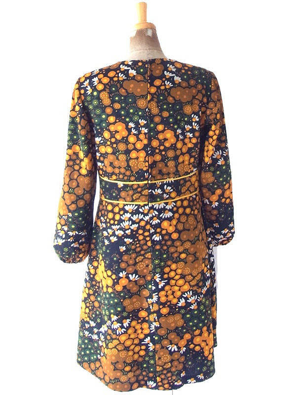 ヨーロッパ古着 フランス買い付け 70年代製 ブラック X カラフル レトロ柄 ヴィンテージ ワンピース 25FC121