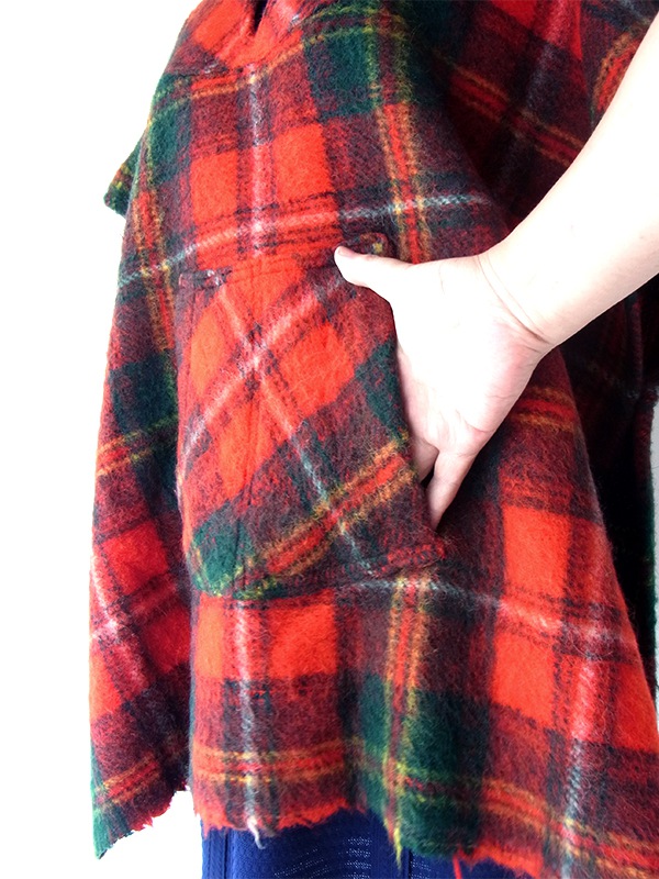 【送料無料】フランス買い付け 60年代製 レッド X タータンチェック  フード付き ヴィンテージ ウール ケープ 25FC119【ヨーロッパ古着】