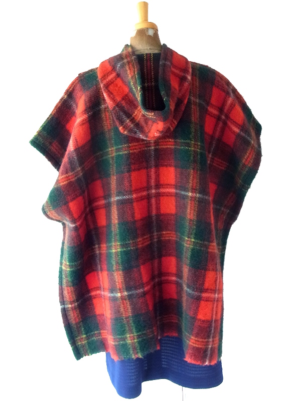 【送料無料】フランス買い付け 60年代製 レッド X タータンチェック  フード付き ヴィンテージ ウール ケープ 25FC119【ヨーロッパ古着】