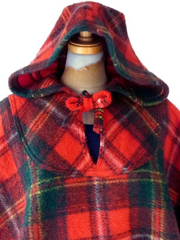 【送料無料】フランス買い付け 60年代製 レッド X タータンチェック  フード付き ヴィンテージ ウール ケープ 25FC119【ヨーロッパ古着】