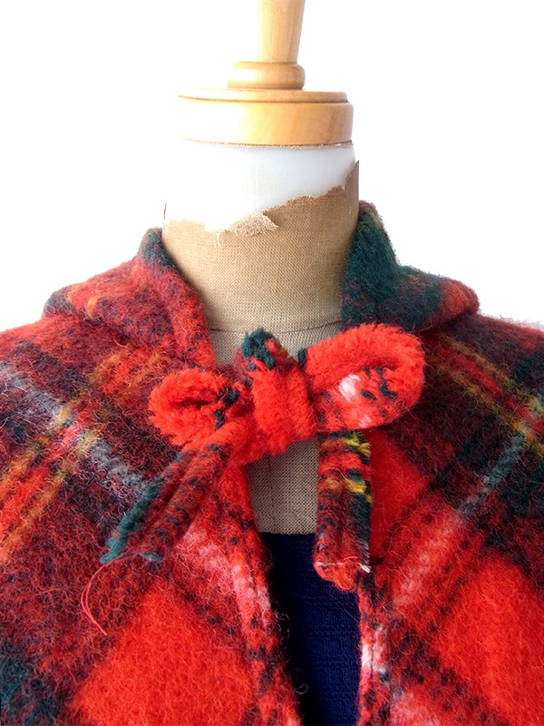 【送料無料】フランス買い付け 60年代製 レッド X タータンチェック  フード付き ヴィンテージ ウール ケープ 25FC119【ヨーロッパ古着】