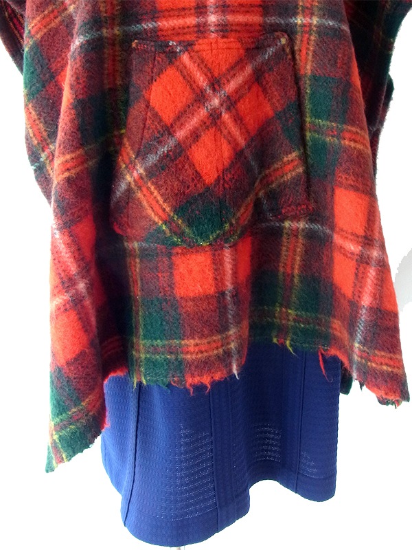 【送料無料】フランス買い付け 60年代製 レッド X タータンチェック  フード付き ヴィンテージ ウール ケープ 25FC119【ヨーロッパ古着】