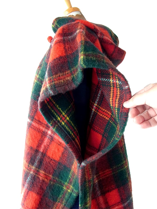 【送料無料】フランス買い付け 60年代製 レッド X タータンチェック  フード付き ヴィンテージ ウール ケープ 25FC119【ヨーロッパ古着】