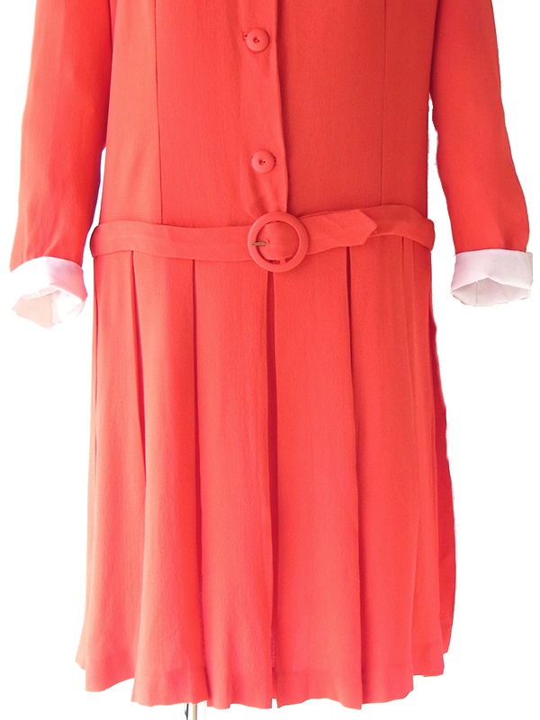 ヨーロッパ古着 フランス買い付け 70年代製 レッド X ホワイト 共布ベルト付き ヴィンテージ プリーツ ワンピース 25FC201