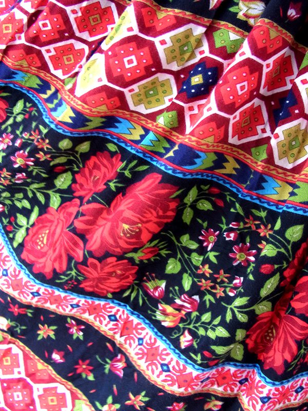 ヨーロッパ古着 イタリア製 UNITED COLORS OF BENETTON カラフル 花柄 プリーツ スカート 25FC123