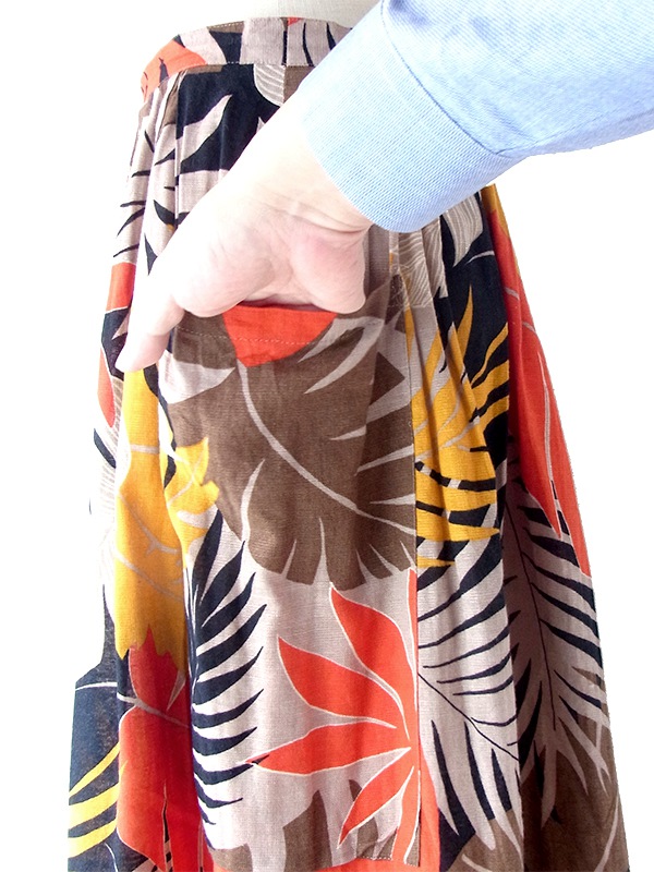 ヨーロッパ古着 フランス買い付け 60年代製 ベージュ X オレンジ・ブラウン リーフ柄 ポケット付き スカート 25FC214