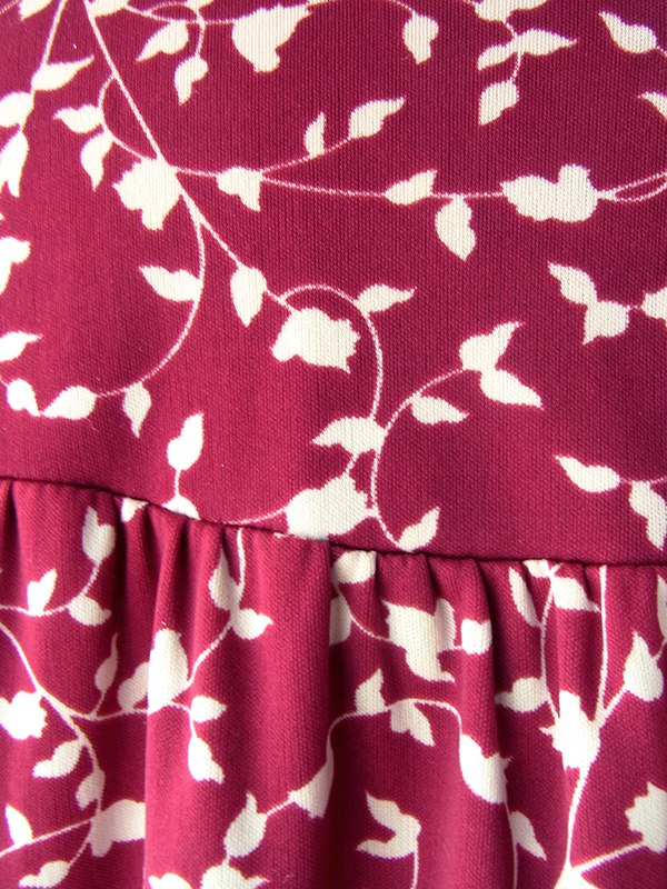 ヨーロッパ古着 フランス買い付け 70年代製 バーガンディー X ホワイト リーフ柄 ヴィンテージ ワンピース 25FC300