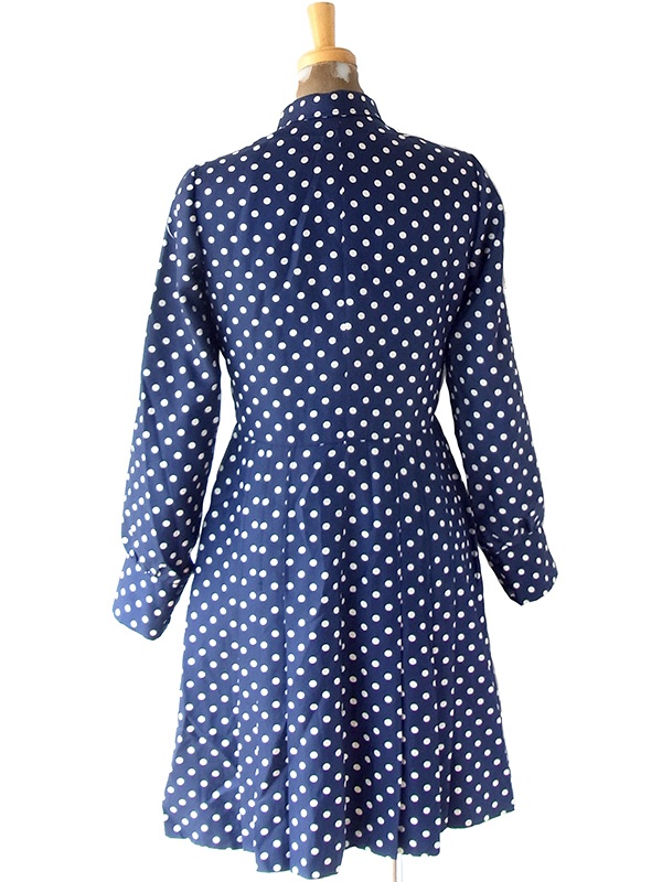 ヨーロッパ古着 フランス買付け 70年代製 ネイビー X ホワイト 水玉 フレアシルエット プリーツ ワンピース 25FC302