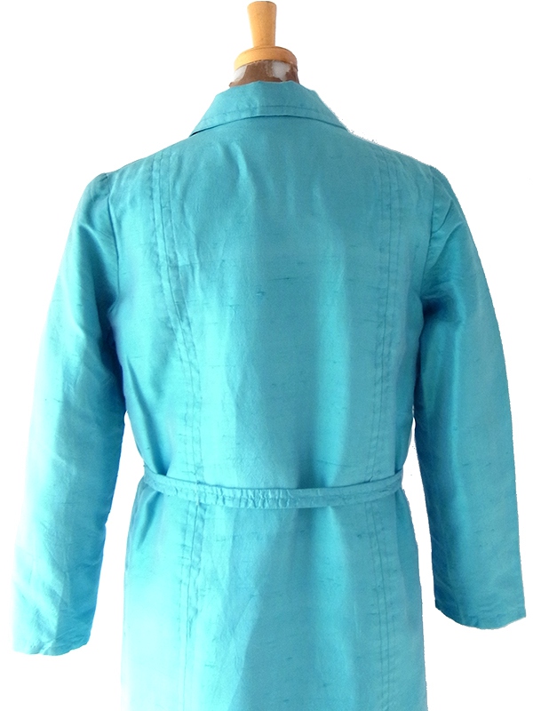 ヨーロッパ古着 フランス買い付け 70年代製 水色 シャンタン生地 X 裏地に花柄パッチワーク  コート 25FC311