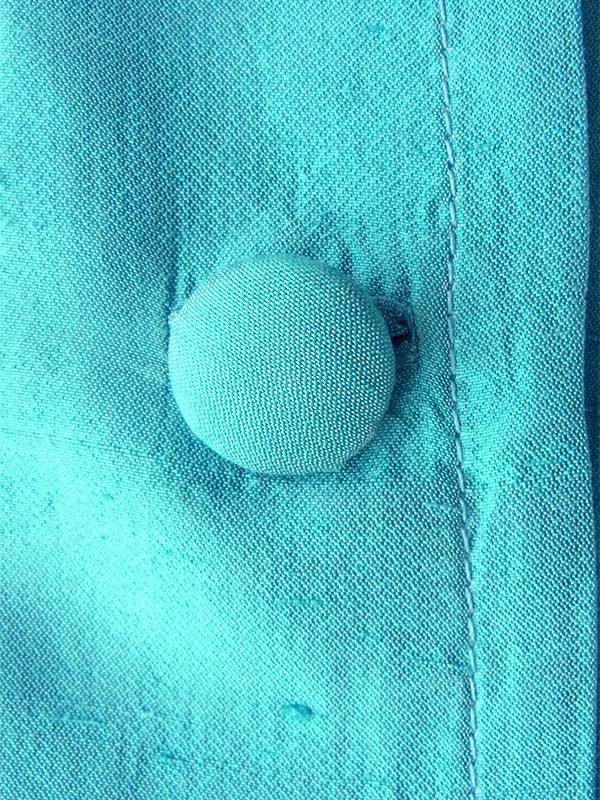 ヨーロッパ古着 フランス買い付け 70年代製 水色 シャンタン生地 X 裏地に花柄パッチワーク  コート 25FC311