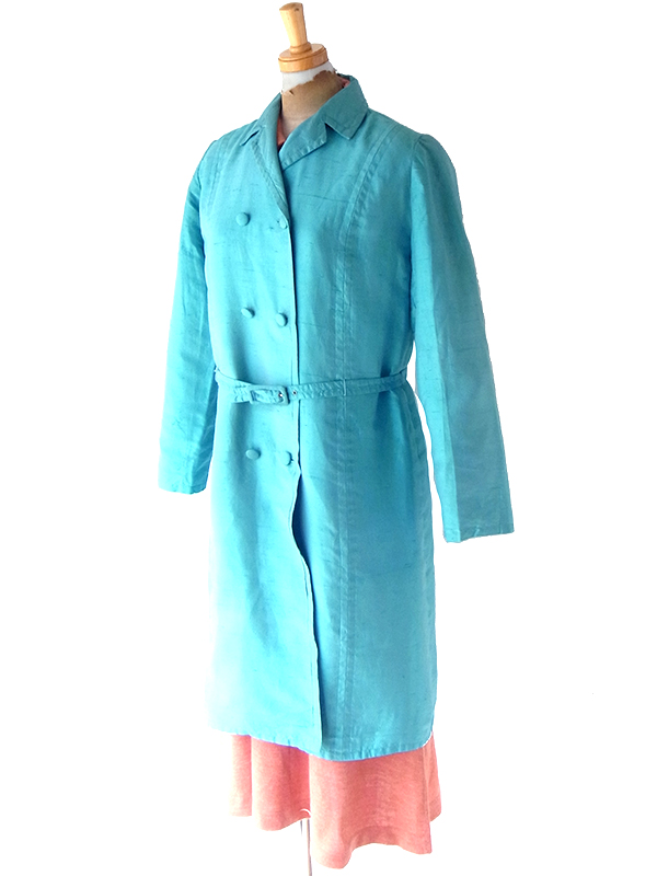 ヨーロッパ古着 フランス買い付け 70年代製 水色 シャンタン生地 X 裏地に花柄パッチワーク  コート 25FC311