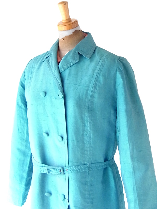 ヨーロッパ古着 フランス買い付け 70年代製 水色 シャンタン生地 X 裏地に花柄パッチワーク  コート 25FC311