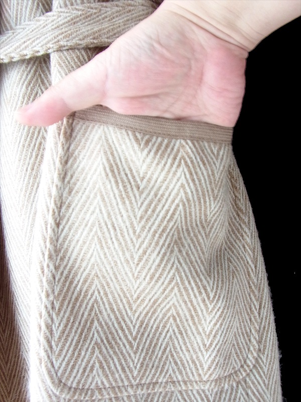 【送料無料】フランス製 ライトベージュ X 共布ベルト付き ヘンリボーン ウール ローブコート 26FC000【ヨーロッパ古着】