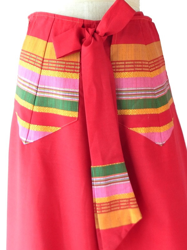 フランス買付け レッド X チロリアン調フォークロア織り柄 ポケット付き ロング 巻きスカート 26FC008