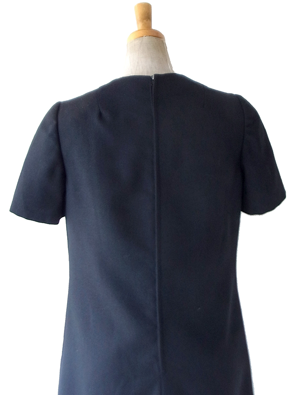 【送料無料】フランス買付け 70年代製 マットブラック X カーブステッチ Aライン ワンピース 26FC011【ヨーロッパ古着】