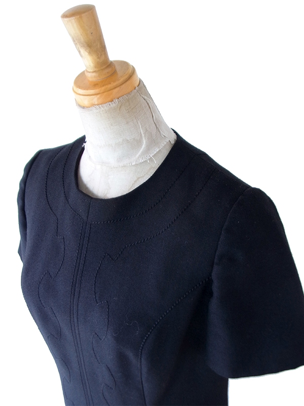 【送料無料】フランス買付け 70年代製 マットブラック X カーブステッチ Aライン ワンピース 26FC011【ヨーロッパ古着】