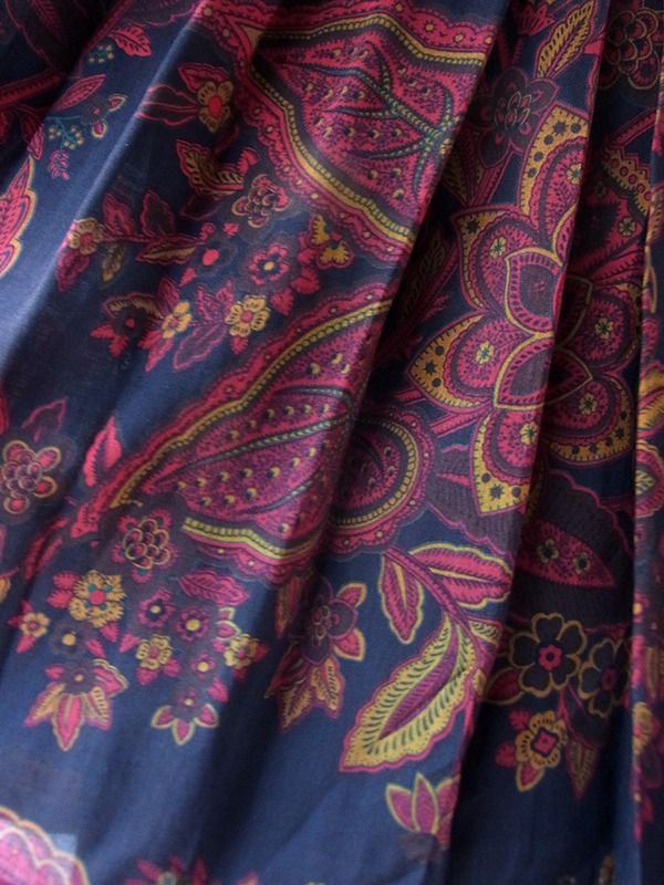 【ヨーロッパ古着】オーストリア製 GEIGER ネイビー X レッド ペイズリー柄 タック フレアスカート 26FC012【おとなかわいい】