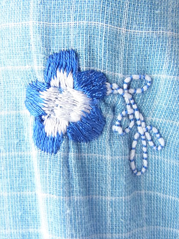 フランス買付け 70年代製 水色 グラフチェック・花柄刺繍 ティアード・マキシワンピース 26FC212