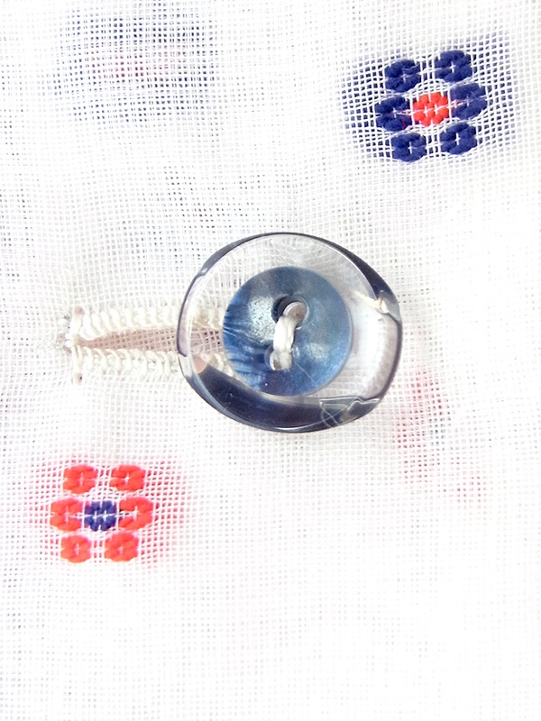 【送料無料】60年代製 ホワイト × トリコロール 刺繍 ヴィンテージ ブラウス 26ID026【レトロ古着】