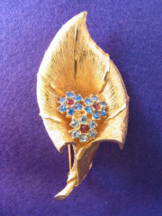 【アクセサリー】ロンドン買い付けゴールドトーンメタルXアンバーXブルーラインストーンアンティーク ブローチ　09UK921【ヨーロッパ古着】