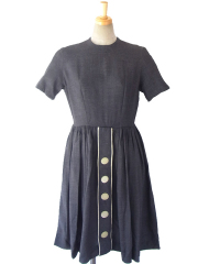 ヨーロッパ古着 ロンドン買い付け 60年代製 グレイ X 3連の大きなボタン上品 ワンピース 16OM336