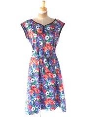 ヨーロッパ古着 フランス買い付け 70年代フランス製 ブラック X カラフル 花柄 共布ベルト付き ヴィンテージ ワンピース 25FC008