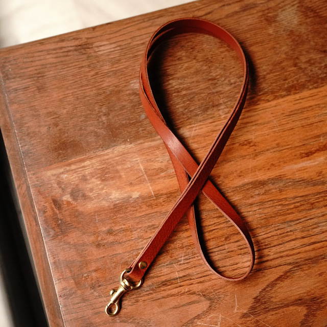 Neck strap terracotta brown