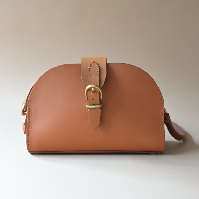 Half moon shoulder -B
